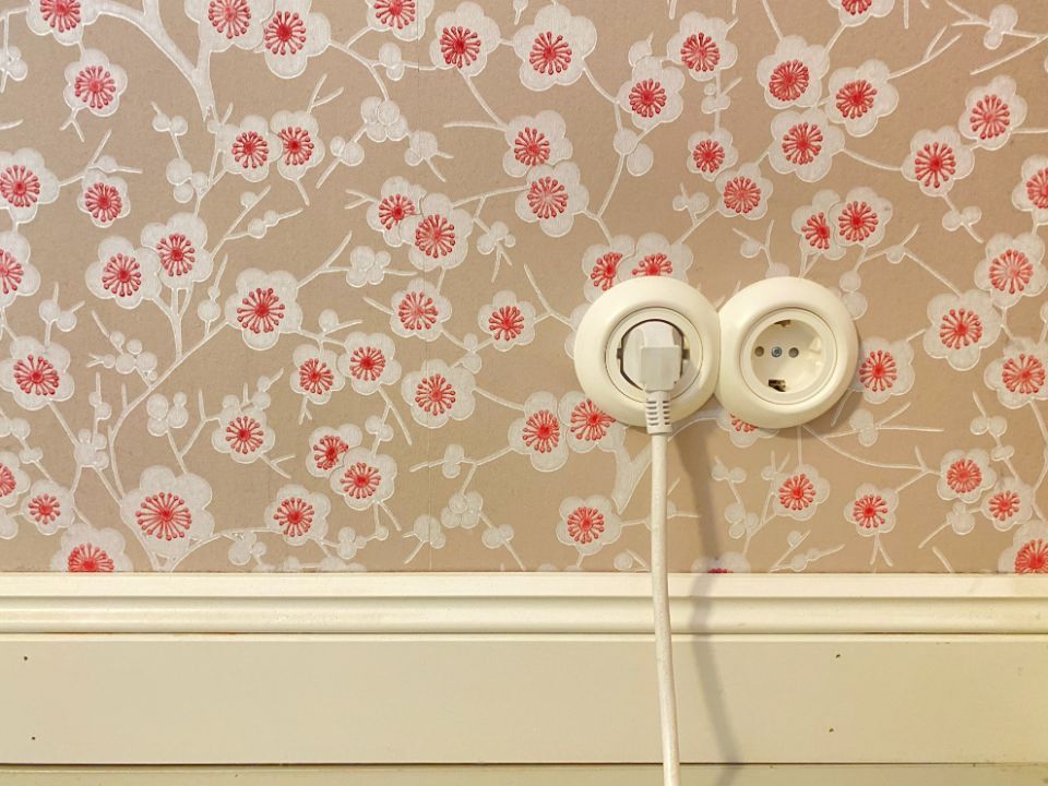 sähköjohto ja pistokkeet